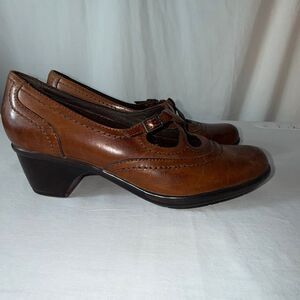 Clarks Brown Leather Mary Jane Heels | Retro Brogue Cutout Pumps | Size 6M | Cla